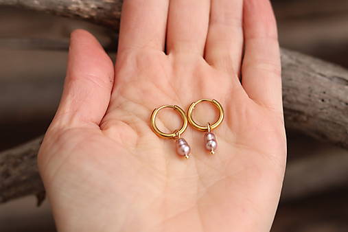 Perlové náušnice kruhy lila