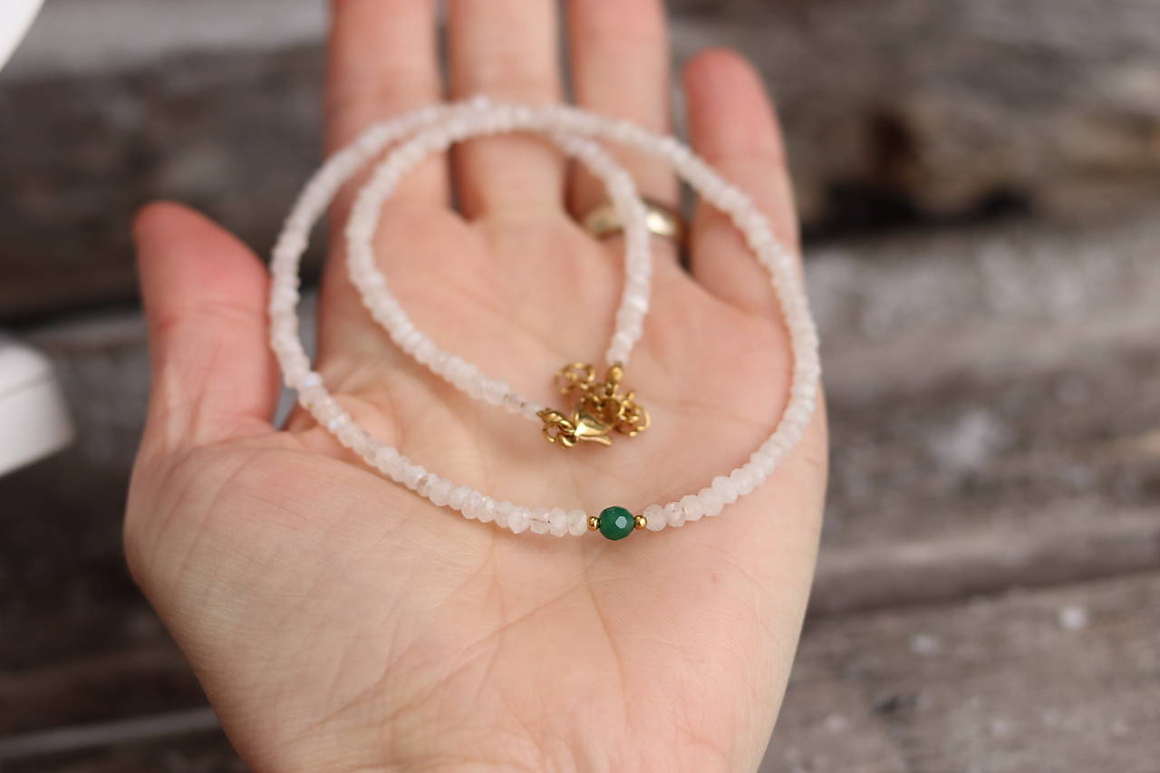 Náhrdelník choker mesačný kameň, jadeit