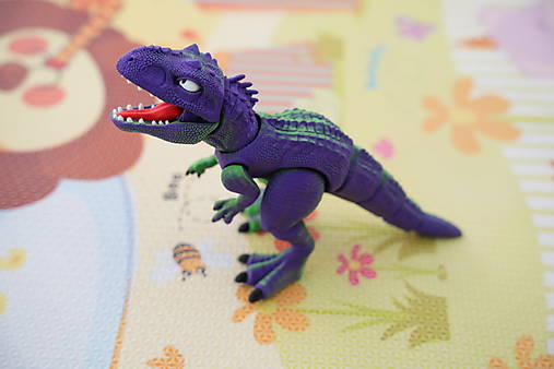 Dinosaurus figúrka – farebný dravý dinosaurus s pohyblivými čeľusťami