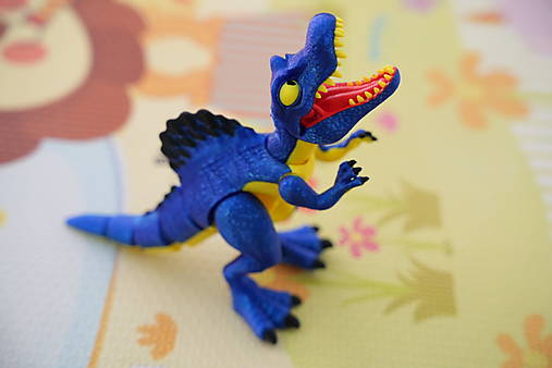 Dinosaurus figúrka – farebný dravý dinosaurus s pohyblivými čeľusťami