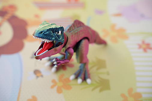 Dinosaurus figúrka – farebný dravý dinosaurus s pohyblivými čeľusťami