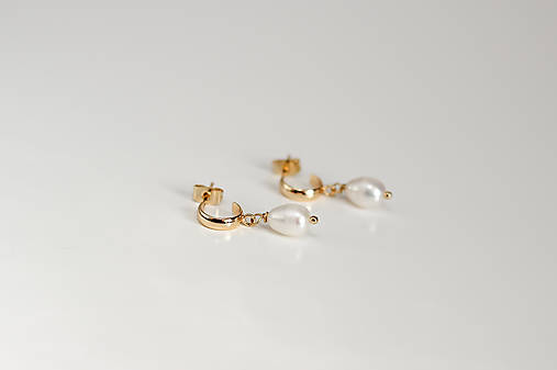 Minimalistické perlové náušnice