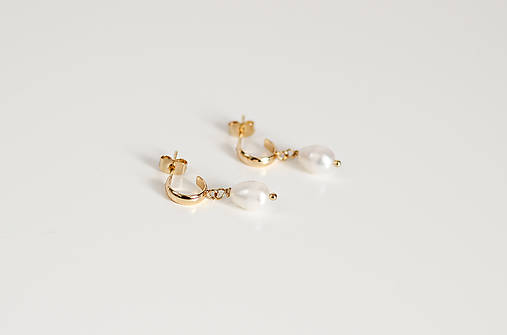 Minimalistické perlové náušnice