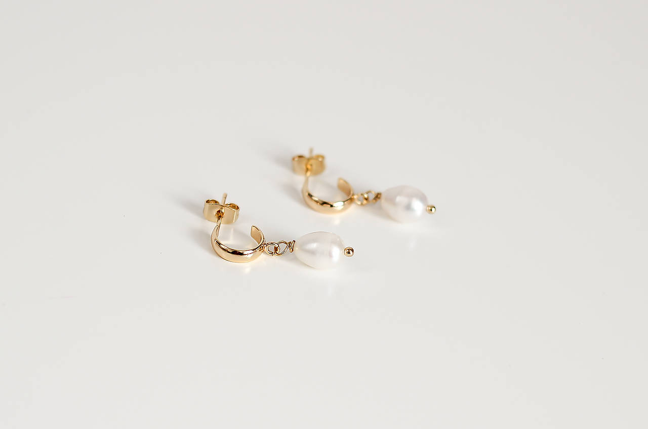 Minimalistické perlové náušnice