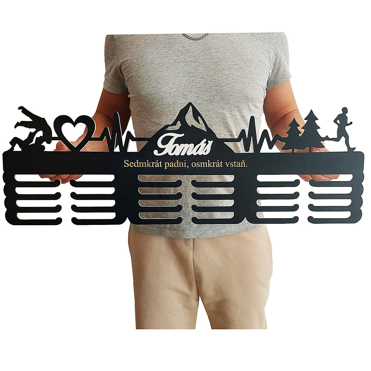 80cm drevený vešiak na medaily JUDO a BEH