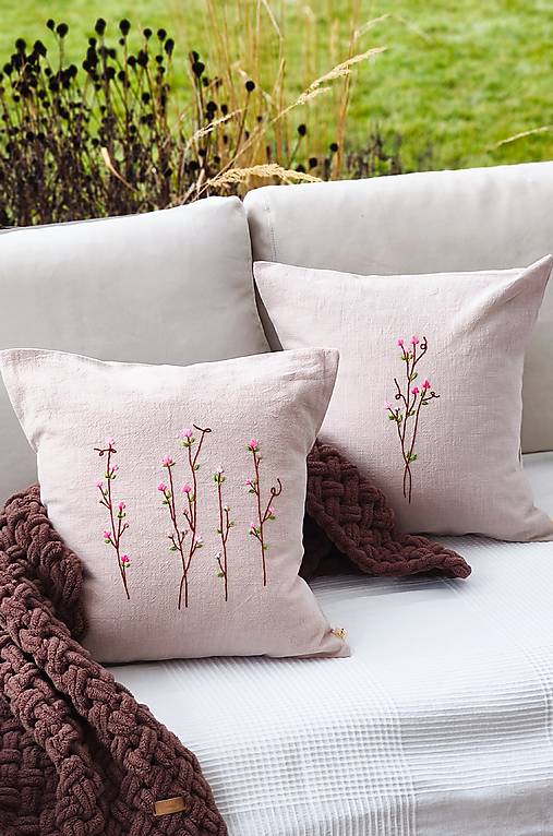 Úžitkový textil - Set 2 ručne vyšívaných poťahov - Vetvičky na 100 % ľane - 18204732_