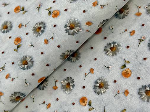 100% BAVLNA /  3 D KVETINKY