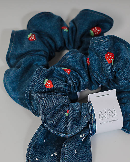 Ozdoby do vlasov - Ručne maľované upcyklované scrunchies - 18204605_