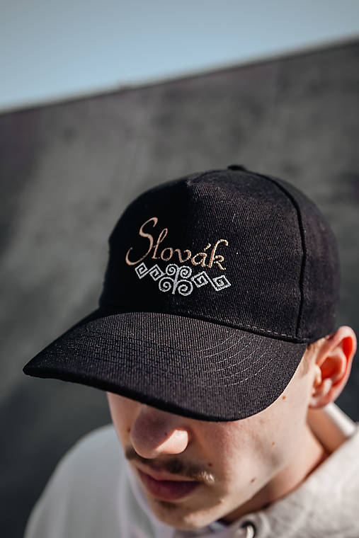 Čiapky, čelenky, klobúky - Vyšívaná ľudová šiltovka Slovák - 18205187_