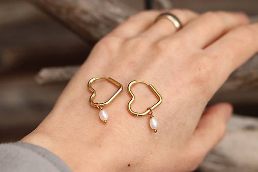 Náušnice srdiečka s perlou