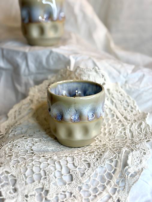 Keramický hrnček na kávu Frosty Rose