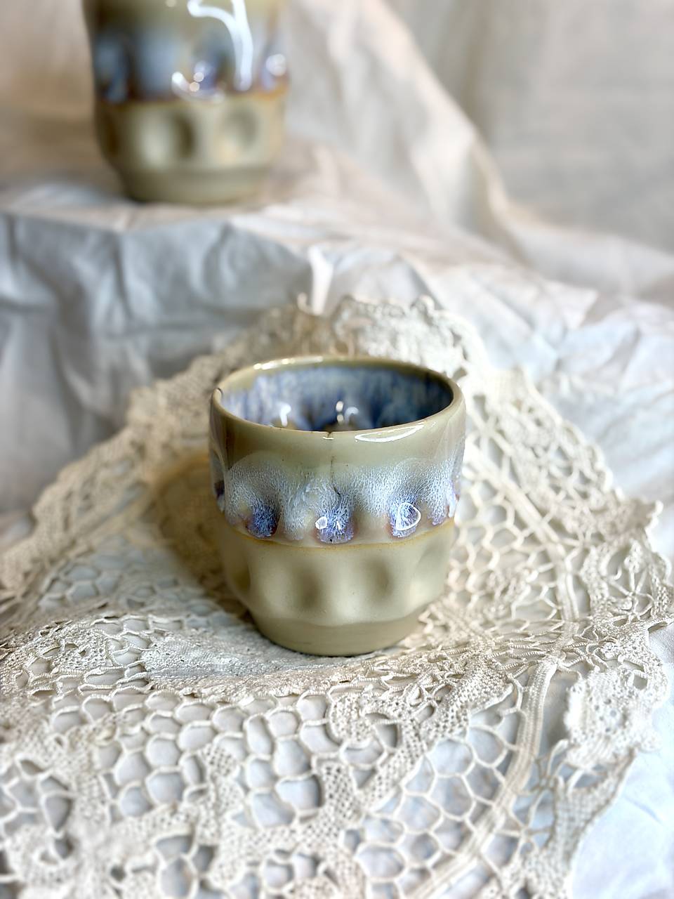 Keramický hrnček na kávu Frosty Rose