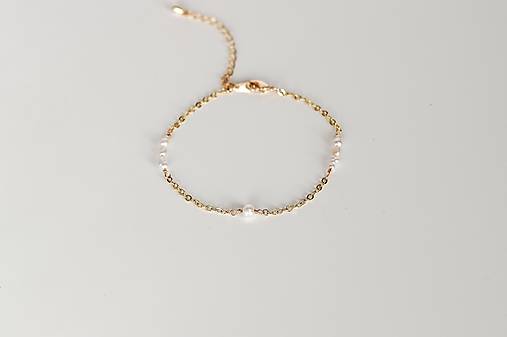 Nastaviteľný náramok s riečnymi perlami Elena