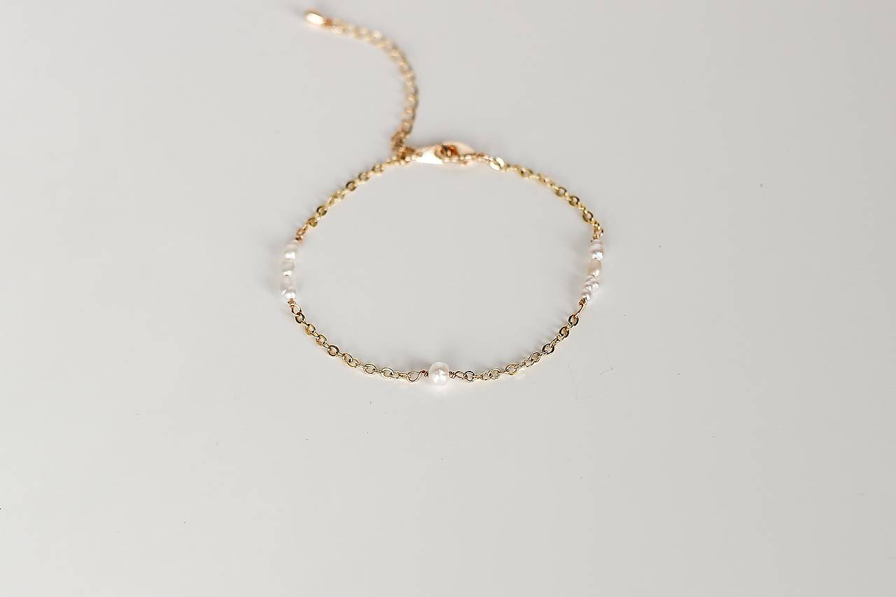 Nastaviteľný náramok s riečnymi perlami Elena