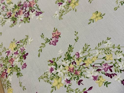 BAVLNA DEKOR / KVETINY NA SIVOM PODKLADE