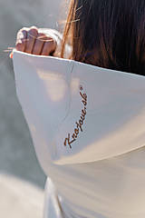 Mikiny - Dámska krémová mikina s ľudovou výšivkou Čičmany - 18208234_