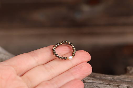 Prsteň pyrit, perla