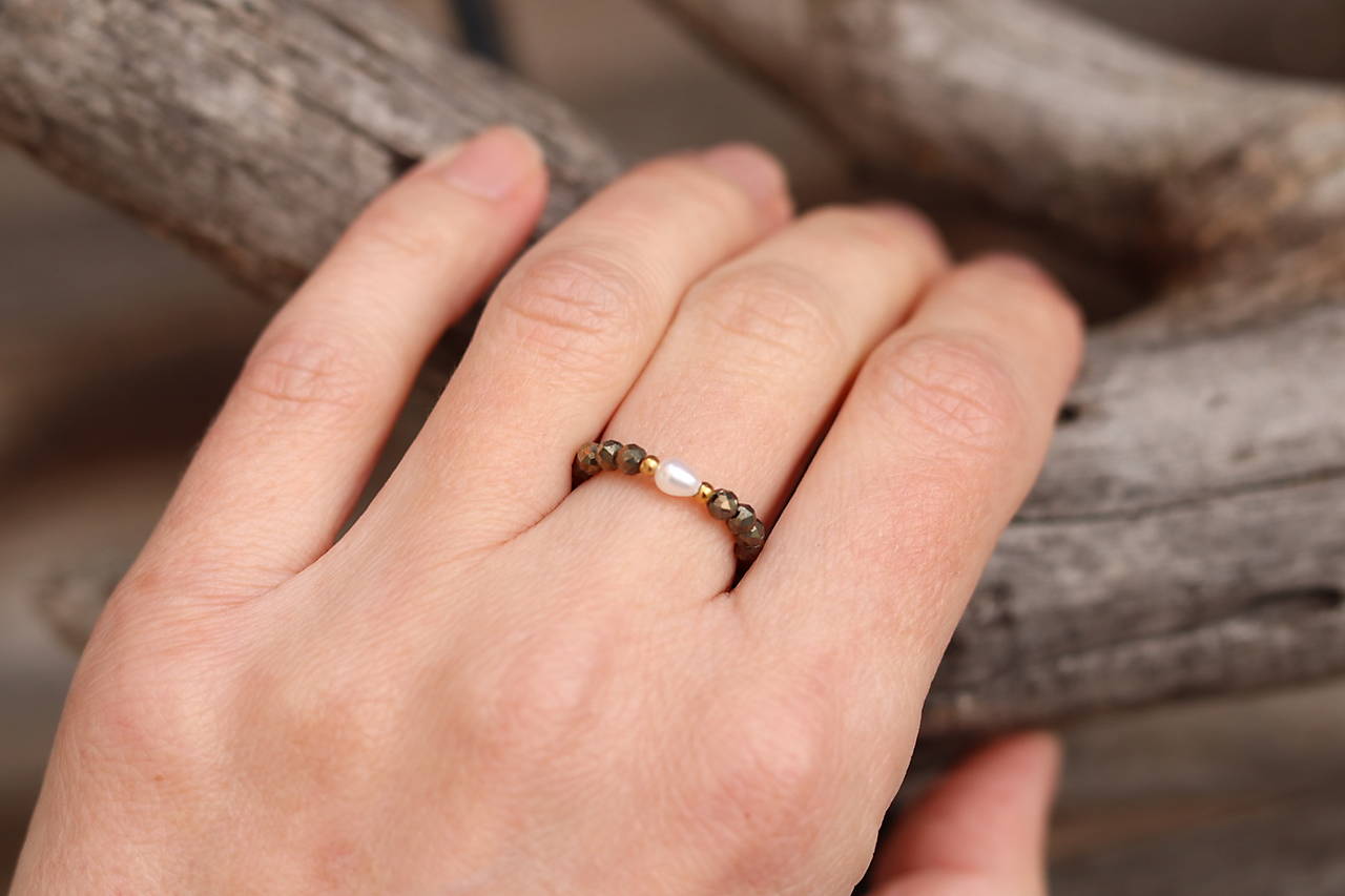 Prsteň pyrit, perla