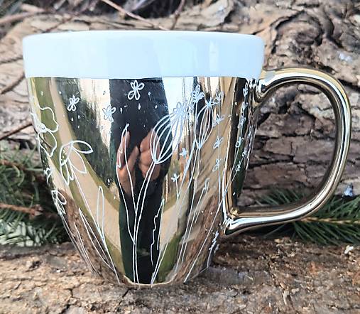 Nádoby - platinová šálka s rastlinným dekorom - 18211758_