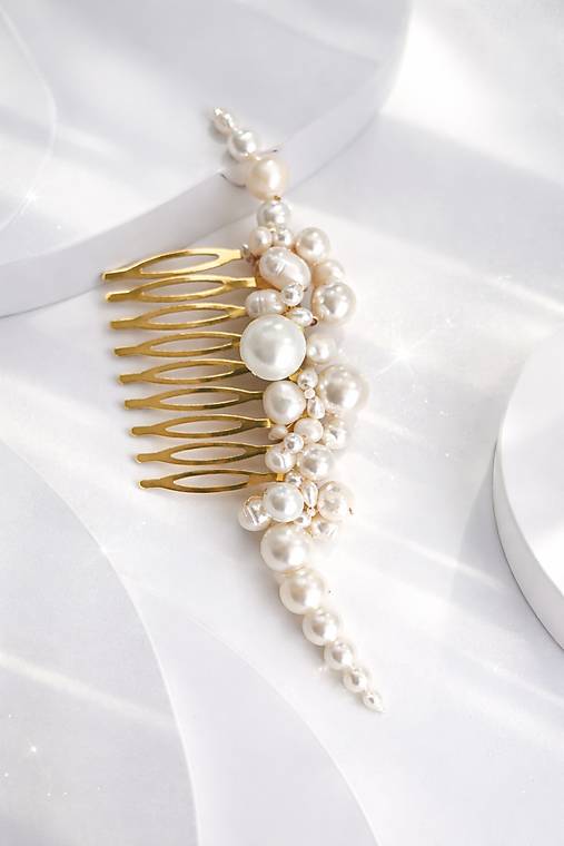 Perlový hrebienok do vlasov