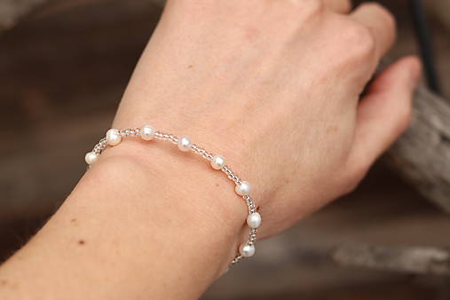 Perlový náramok