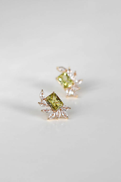 Náušnice so zeleným zirkónom