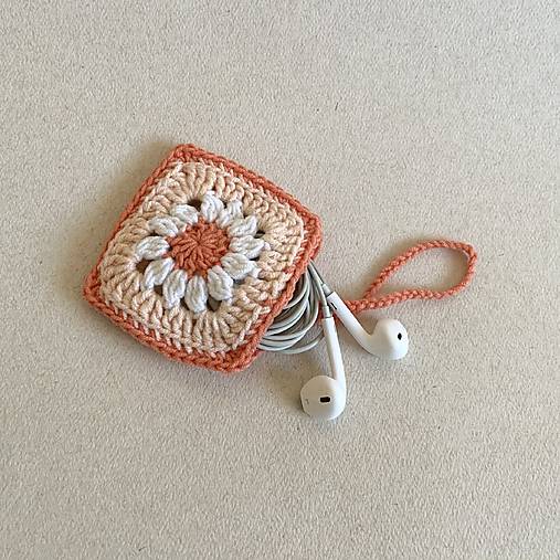 Taštičky - Púzdro na slúchadlá / kvietok (marhuľková / broskyňová) - 18213586_