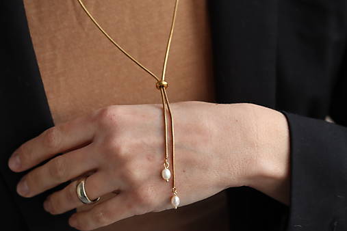 Nastaviteľná retiazka s perlami