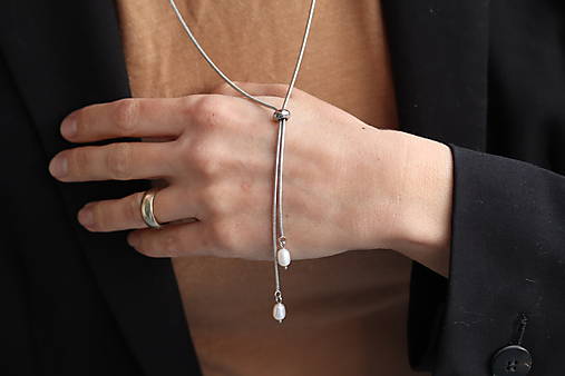 Nastaviteľná retiazka s perlami