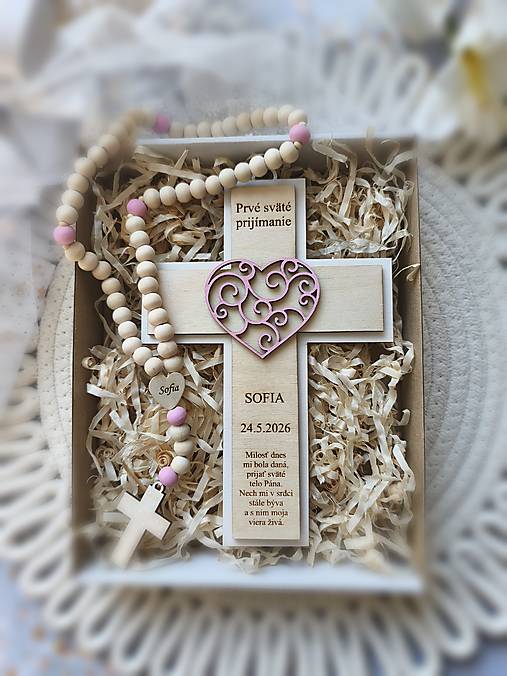 Dekorácie - Krížik a ruženec na prvé sväté prijímanie s menom a dátumom - 18215315_