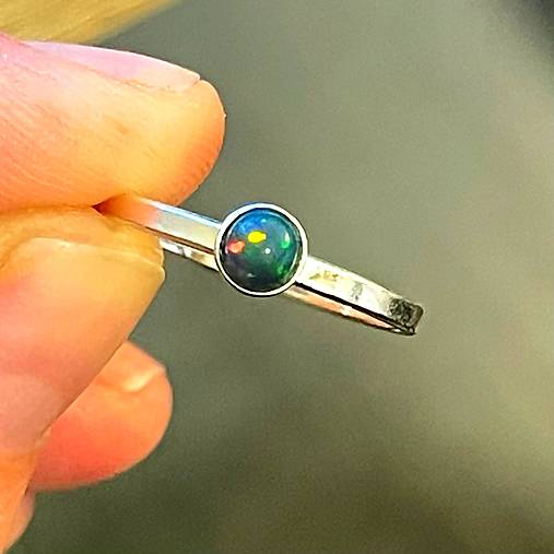 Prstene - Simple Black Opal AG925 Ring / Jemný strieborný prsteň s čiernym opálom E032 - 18217969_
