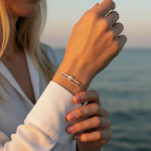 Náramky - Strieborné hodvábne náramky s ruženínmi, perlou a korálkami - 18217681_