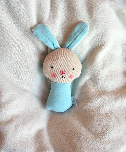 Hračky - Hrkálka zajko modrý - 18219589_