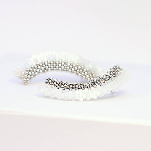 Oblúkové napichovacie náušnice