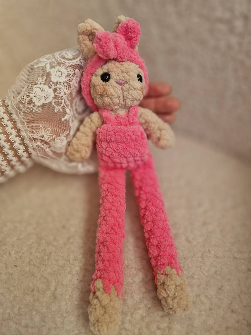Hračky - Háčkovaný zajačik v ružových nohavičkách - 18218484_