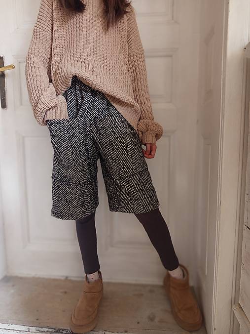 Detské oblečenie - • dievčenské krátke kulotky • - 18219684_