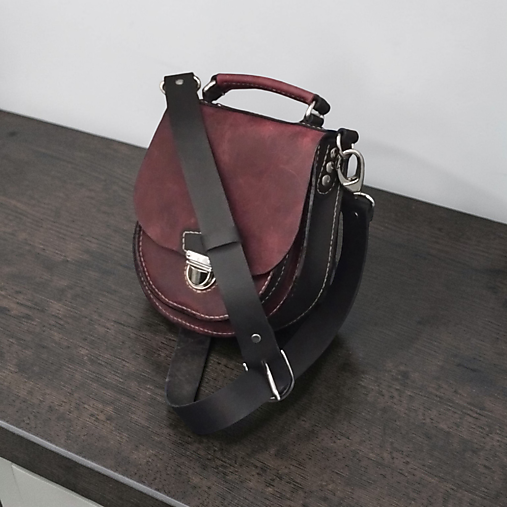 Dámska kožená kapsa