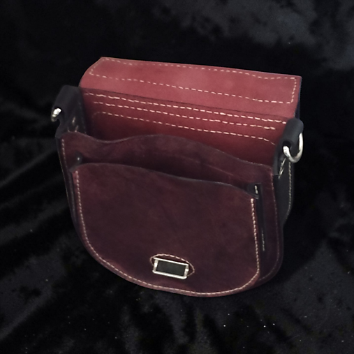 Dámska kožená kapsa