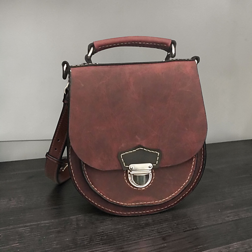 Dámska kožená kapsa