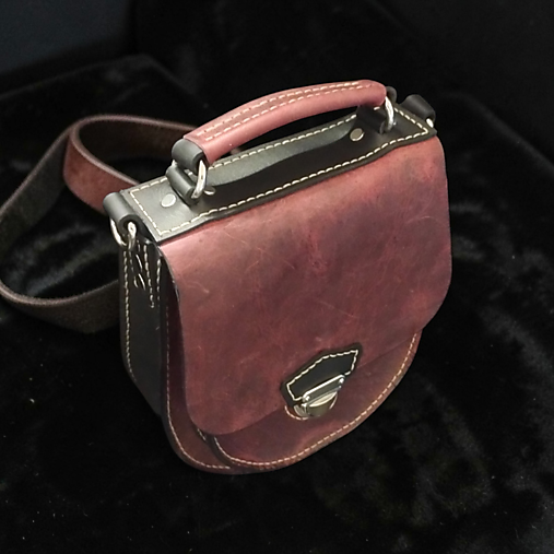 Dámska kožená kapsa