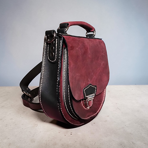 Dámska kožená kapsa