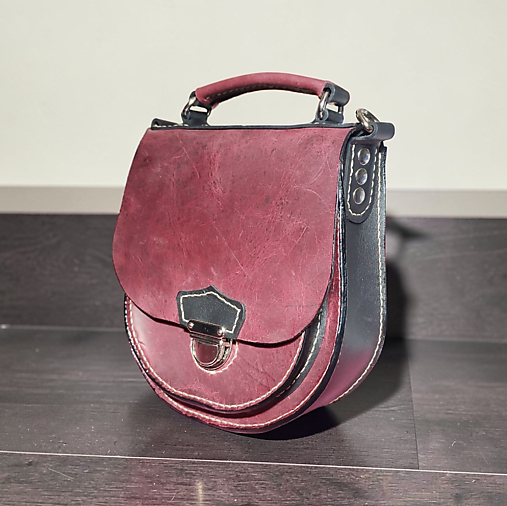 Dámska kožená kapsa