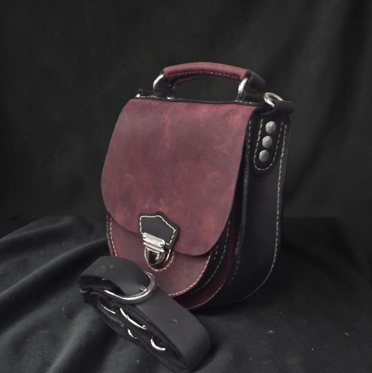 Dámska kožená kapsa