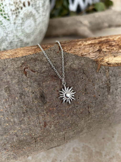 Náhrdelníky - retiazka so slnkom - oceľ (Strieborná) - 18219981_