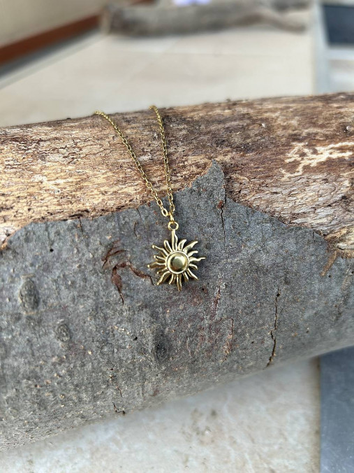 Náhrdelníky - retiazka so slnkom - oceľ (Zlatá) - 18219984_