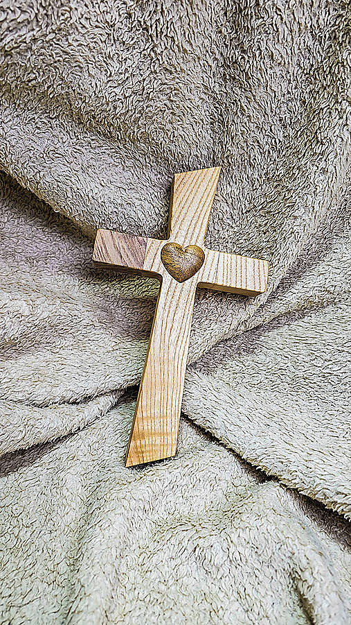 Dekorácie - Drevený svadobný krížik - SIMPLE HEART - Jaseň - 18222480_