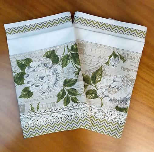 Bavlnená kuchynská utierka 45 × 70 cm – vintage kvety, zelené listy, čipka, vidiecky štýl