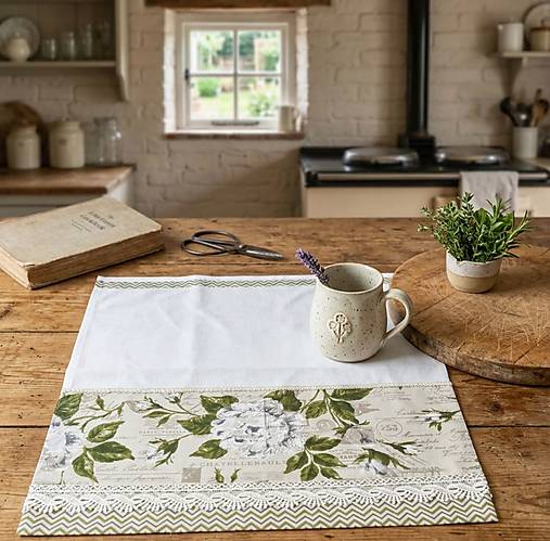 Bavlnená kuchynská utierka 45 × 70 cm – vintage kvety, zelené listy, čipka, vidiecky štýl