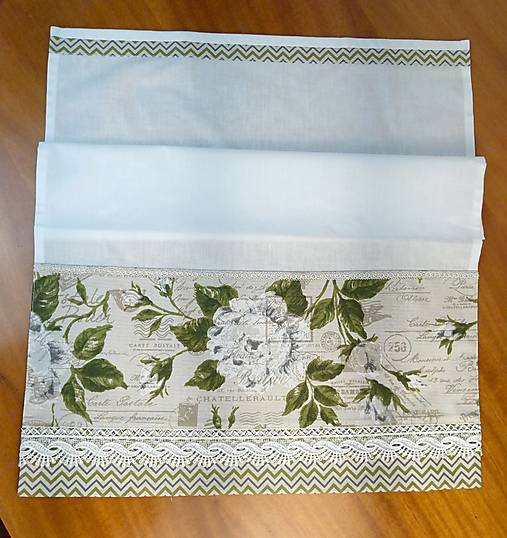 Bavlnená kuchynská utierka 45 × 70 cm – vintage kvety, zelené listy, čipka, vidiecky štýl