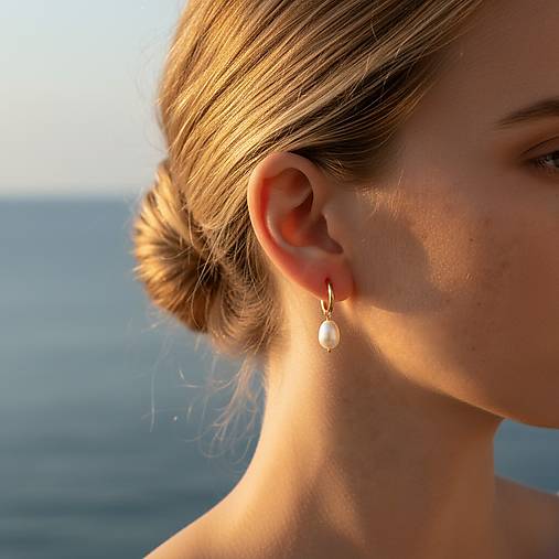 Náušnice - Pozlátené kruhy s oválnymi perlami - 18223971_